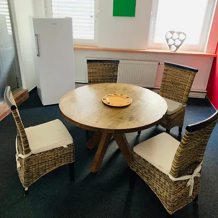 140 Qm Grosses Loft Mit 2 Schlafzimmern Im Fabrikstil *