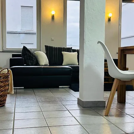 Loftwohnung 140 Qm Mit Parkplatz, Wlan, 2 Schlafzimmer, Terrasse , Waescheservice Appartamento