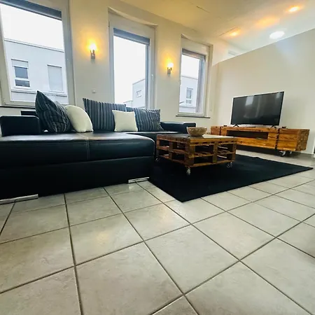 Loftwohnung 140 Qm Mit Parkplatz, Wlan, 2 Schlafzimmer, Terrasse , Waescheservice