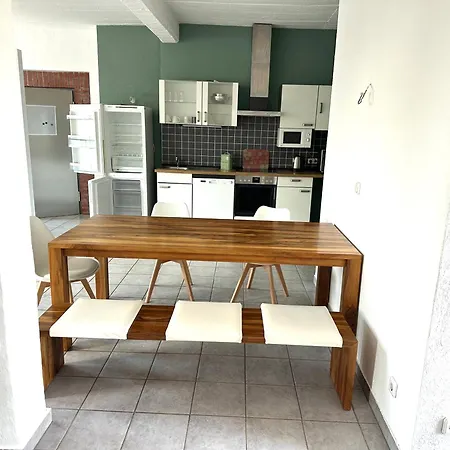 Loftwohnung 140 Qm Mit Parkplatz, Wlan, 2 Schlafzimmer, Terrasse , Waescheservice Appartamento