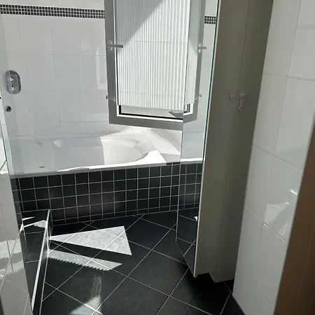 アパート Loftwohnung 140 Qm Mit Parkplatz, Wlan, 2 Schlafzimmer, Terrasse , Waescheservice Groß-Umstadt