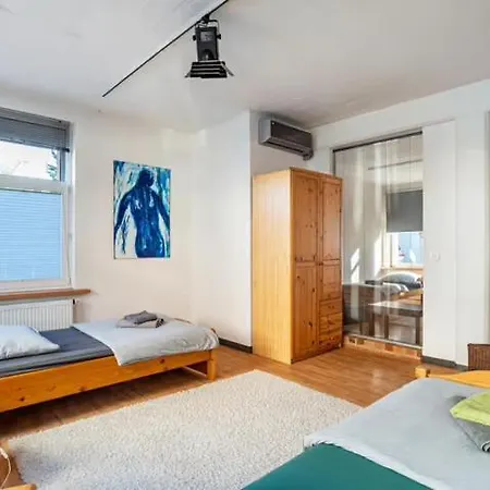 Loftwohnung 140 Qm Mit Parkplatz, Wlan, 2 Schlafzimmer, Terrasse , Waescheservice アパート