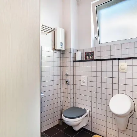 Loftwohnung 140 Qm Mit Parkplatz, Wlan, 2 Schlafzimmer, Terrasse , Waescheservice