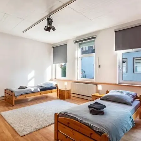 Loftwohnung 140 Qm Mit Parkplatz, Wlan, 2 Schlafzimmer, Terrasse , Waescheservice *