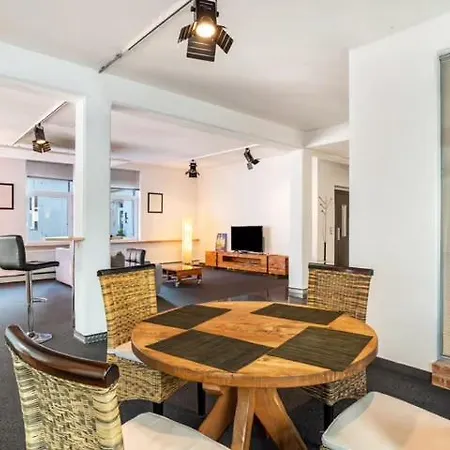 Loftwohnung 140 Qm Mit Parkplatz, Wlan, 2 Schlafzimmer, Terrasse , Waescheservice *