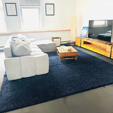 Loftwohnung 140 Qm Mit Parkplatz, Wlan, 2 Schlafzimmer, Terrasse , Waescheservice アパート