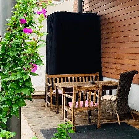 アパート Loftwohnung 140 Qm Mit Parkplatz, Wlan, 2 Schlafzimmer, Terrasse , Waescheservice *